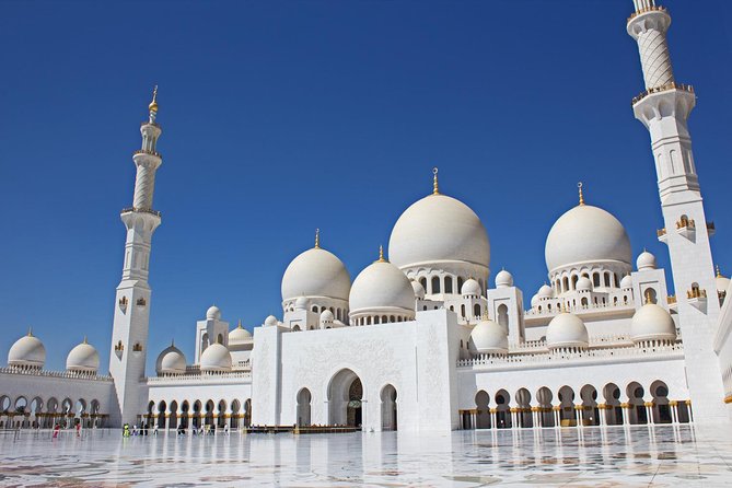 2-Day Abu Dhabi City Tour and Desert Safari with BBQ Dinner - The Abu Dhabi drive from Dubai