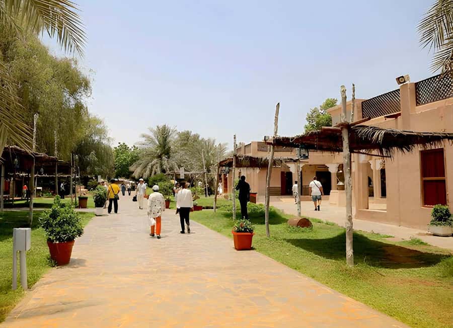 2-Day City Tour: Dubai & Abu Dhabi + Yacht Experience - Guides, vehicles, and what the $100 includes