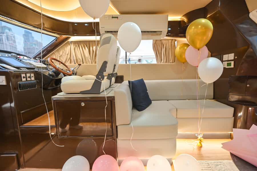 2 Hour Birthday Celebration on a Yacht in Dubai - Dubai Eye and JBR Bring Big Waterfront Views
