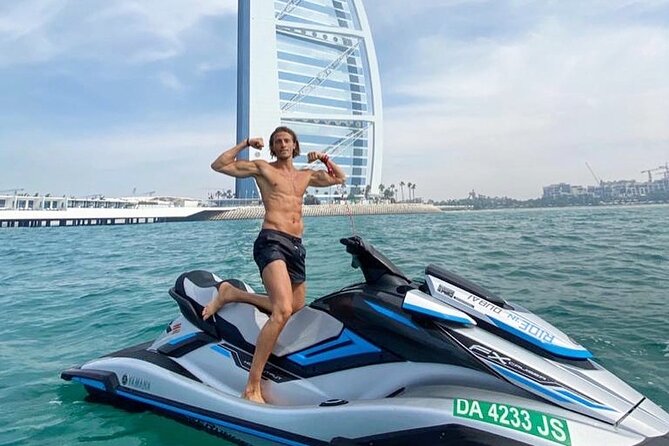 30mins Burj Al Arab Jetski Tour - How the guide affects the experience