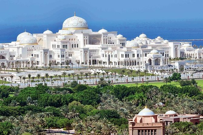 4X4 Private Abu Dhabi City Tour with Abu Dhabi Evening Desert Safari From Dubai - Sheikh Zayed Mosque gives the city tour its heart