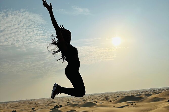 Abu Dhabi: 4x4 Desert Safari and Sandboarding. - BBQ, belly dancing, henna, and shisha