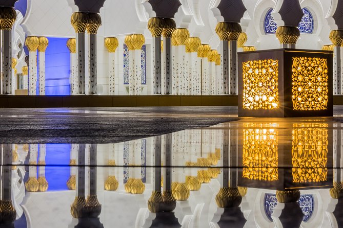 Abu Dhabi City Tour and Desert Safari - Sheikh Zayed Grand Mosque: the essential stop
