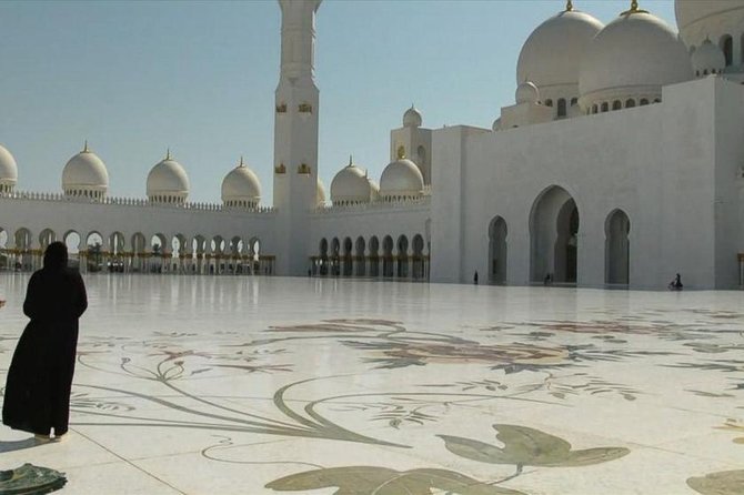 Abu Dhabi City Tour, Emirates Palace, Grand Mosque, Louvre Museum - Emirates Palace and Etihad Towers: grand views, short stops