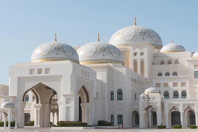 Abu Dhabi City Tour: Grand Mosque, Palace, Souk, Louvre & Ferrari - Yas Mall provides a needed pause