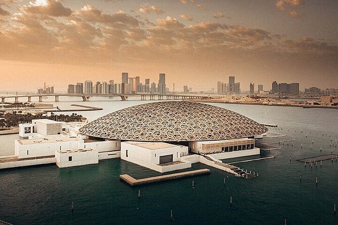 Abu Dhabi City Tour in 4x4 Private Vehicle - The Corniche and lunch: Abu Dhabi by the water