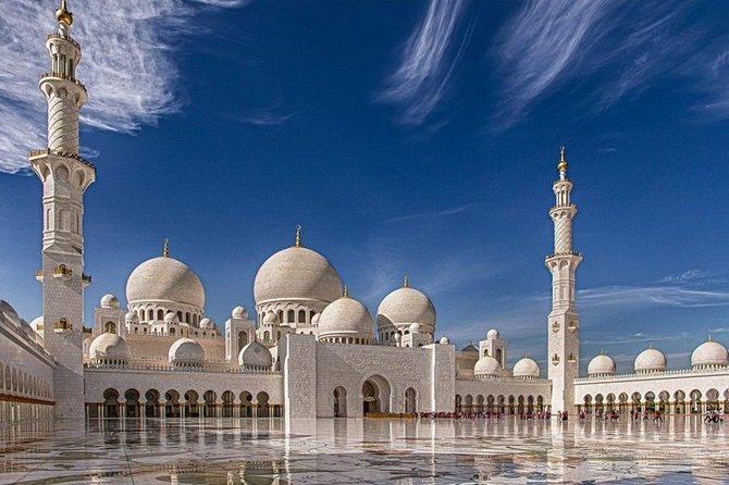 Abu Dhabi City Tour with Ferrari world Full Day - The Corniche: only 30 minutes by the beach