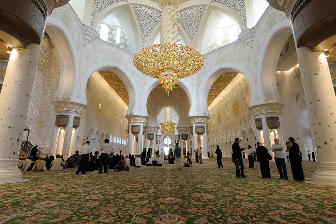 Abu Dhabi Full-Day Tour from Dubai With Spanish-Speaking Guide - Heritage Village in a compact 20 minutes