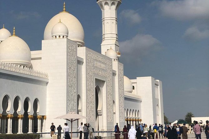 Abu Dhabi Full-Day Tour from Dubai - Emirates Palace offers a quick taste of Abu Dhabi luxury