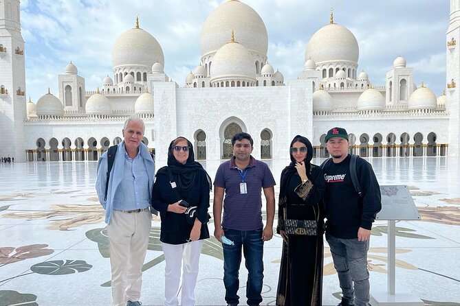 Abu Dhabi Guided City Tour With Ferrari World Tickets From Dubai - What the guide adds to the day