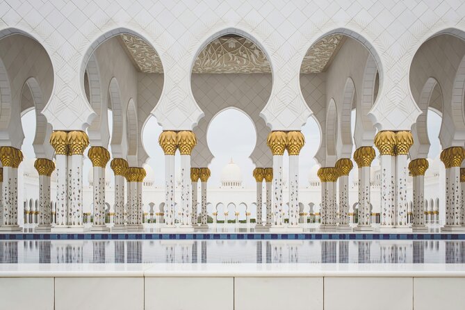 Abu Dhabi Sheikh Zayed Grand Mosque Private Tour - Exploring the courtyard and white marble design