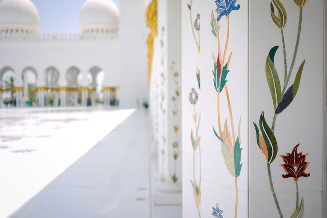 Abu Dhabi Sheikh Zayed Grand Mosque Private Tour - How the guides shape the experience
