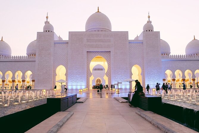 Abu Dhabi Sheikh Zayed Grand Mosque Tour - Entering the mosque and seeing the main prayer hall