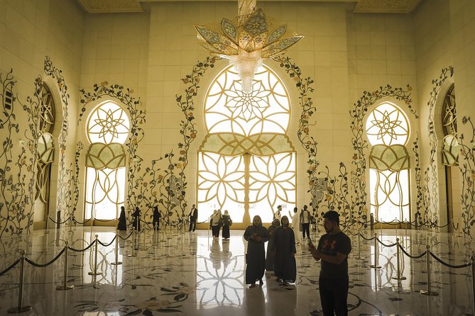 Abu Dhabi Sheikh Zayed Mosque Half-Day Guided Tour from Dubai - The 90-minute visit: enough time, but use it well