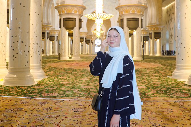 Abu Dhabi Sheikh Zayed Mosque Half-Day Guided Tour from Dubai - Morning or afternoon departure?