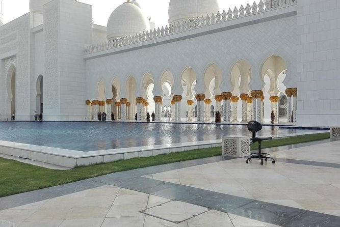 Abu Dhabi Sightseeing with Sheikh Zayed Grand Mosque & Louvre Abu Dhabi Private - The Corniche drive connects the major sights