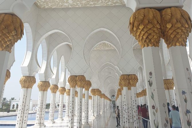 Abu Dhabi Tour with Sheikh Zayed Grand Mosque from Dubai - Seeing Abu Dhabi from the Corniche