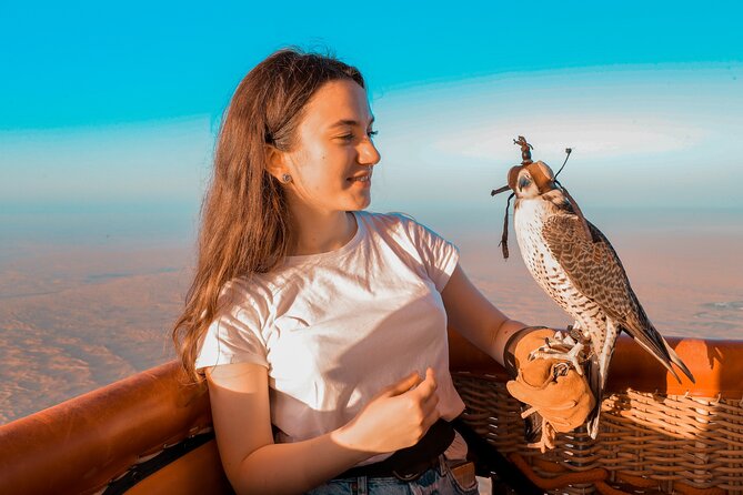 Adventure Hot Air Balloon with Buffet Breakfast & Falcon Show - A falcon show with an Arabian connection