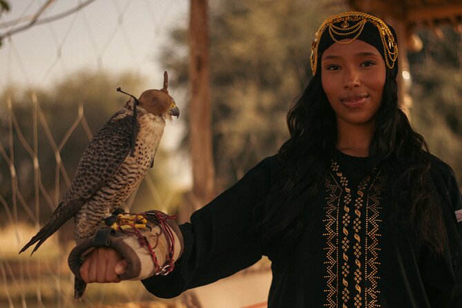 Al Marmoom Oasis Luxury Tent with Bedouin Dinner - Henna, falcon photographs, and traditional dress