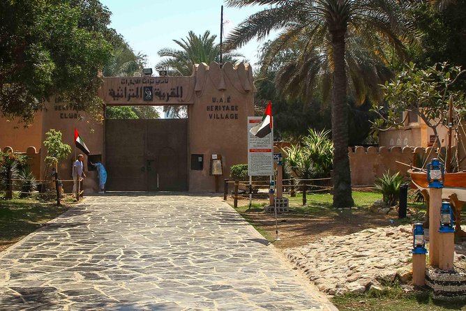 Best Attractions of Abu Dhabi City Day Trip from Dubai - The dates market: a quick taste of local commerce