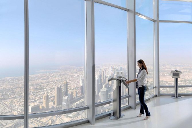 Burj Khalifa and Musical Fountains - The 30-second ride to floor 124
