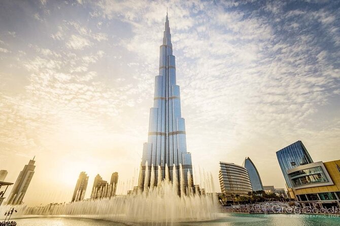 Burj Khalifa At The Top & Underwater Zoo Aquarium with Transfer - What the Dubai Aquarium adds