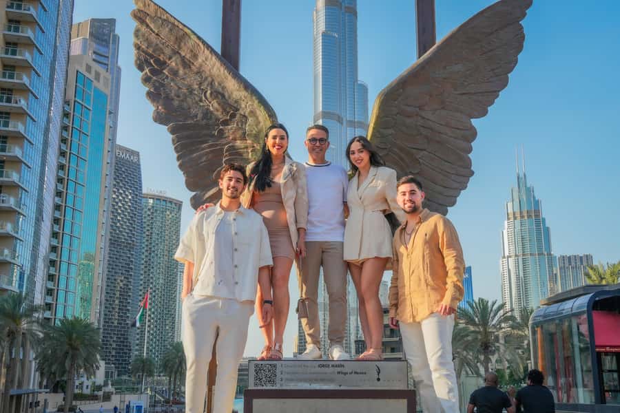 Burj Khalifa Private Videography Shoot - How much posing help should you expect?