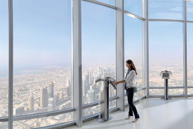 Burj Khalifa Tickets at the top (Level 124 and 125) - A lounge, photos, and time at your own pace