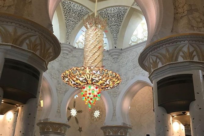 DEAL: Sheikh Zayed Grand Mosque and Dubai Red Dunes with BBQ Dinner - The break between the mosque and the desert