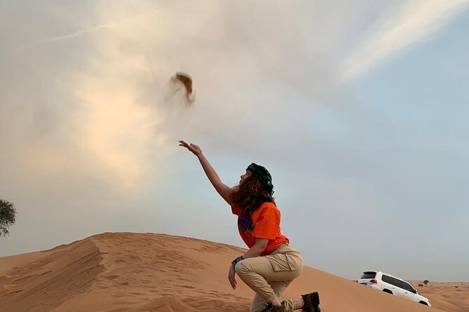 Desert Safari and Sandboarding with Dinner in Dubai - Forty-five minutes across the Big Red Dunes