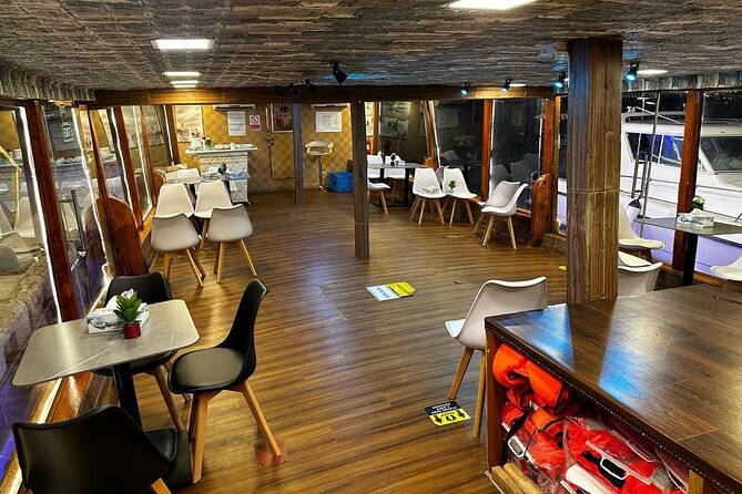 Dhow Cruise with Dinner and Live Entertainment at Dubai Al Seef - Why this creek cruise feels different from modern Dubai