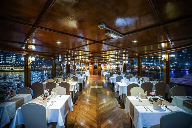 Dinner Cruise in Dubai Marina onboard Alexandra Dhow - Entertainment and the evening mood