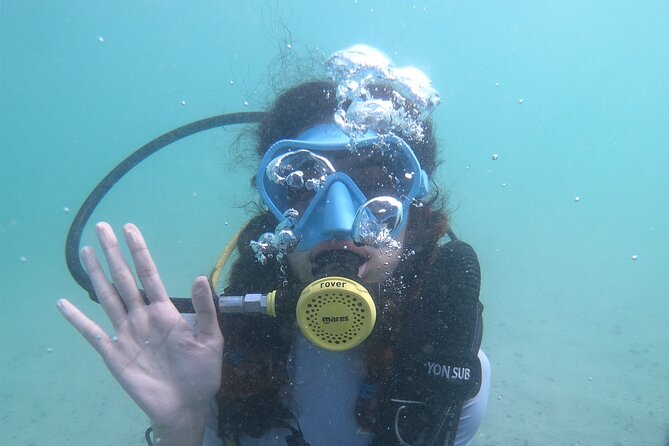 Discovery Scuba Diving in Dubai - The classroom briefing builds confidence first