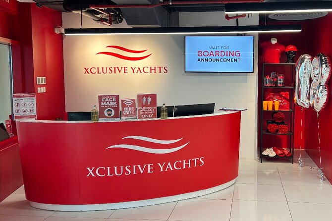 Dubai: 1-Hour Ain Boat Cruise - Seating, music, drinks, and snacks