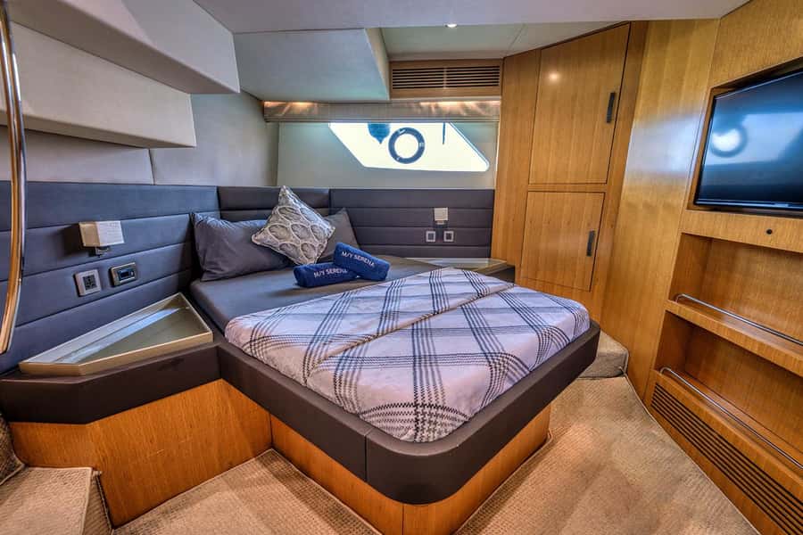Dubai: 2-Hour Private Yacht Cruise around Burj Al-Arab - Seeing Palm Jumeirah from the sea