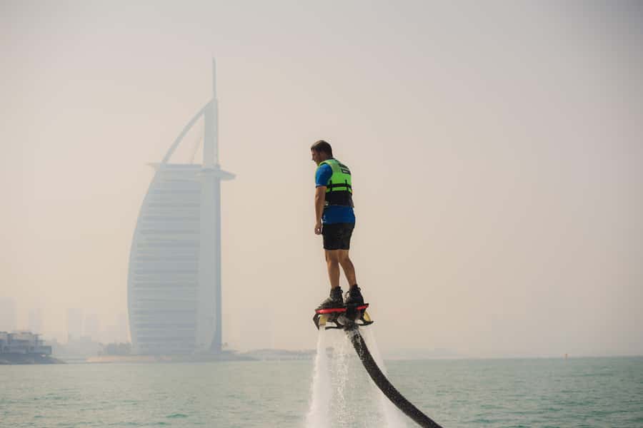 Dubai: 30-minute Flyboard with Instructor and Free Ice Cream - Who should book this experience?