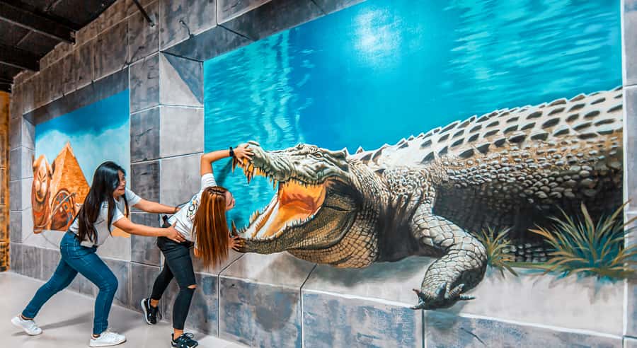 Dubai: 3D World Trick-Art Selfie Museum Entrance - Moving through the painted rooms