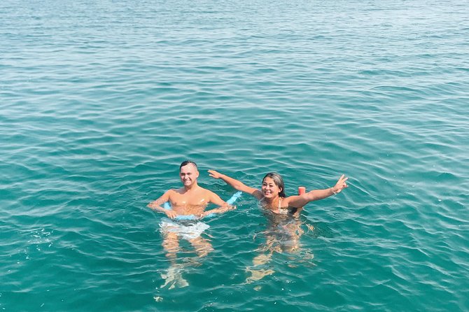 Dubai 3h Sea escape: Swim! Tan! Sightsee! - What the Captain Adds to the Experience