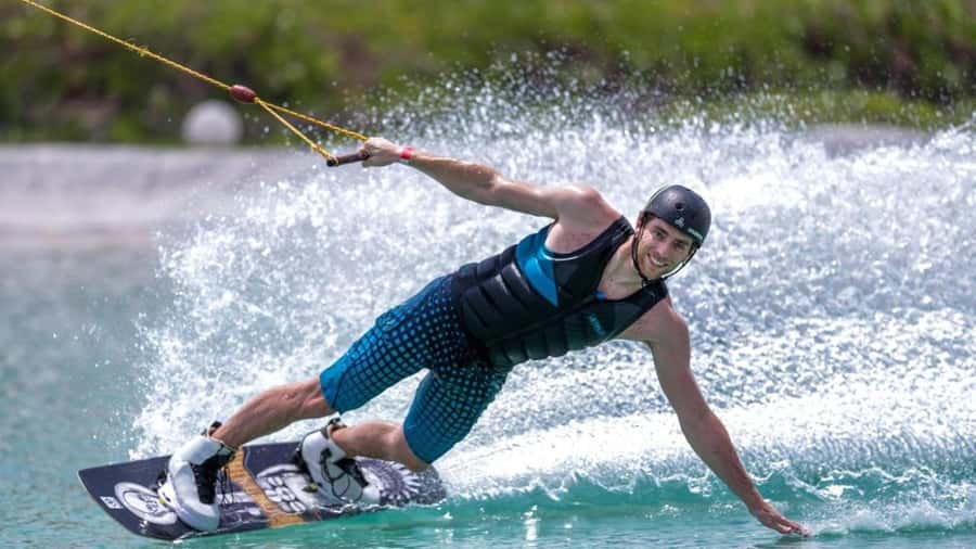 Dubai: 45Min Wakeboarding Experience - Getting to Yoush Watersports near Burj Al Arab