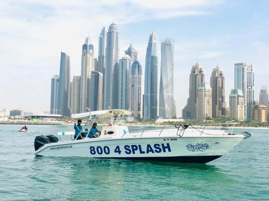 Dubai: 5 Hours Deep Sea Fishing - Five hours between skyline and open water