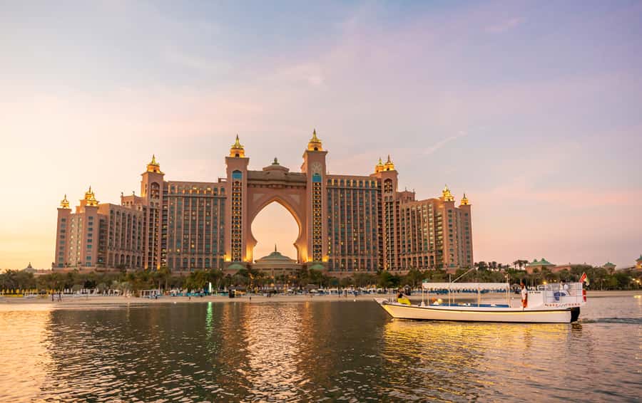 Dubai: Abra Boat Tour in Atlantis, Palm, Ain Dubai & Marina - Finding Gate 7 at Dubai Harbour