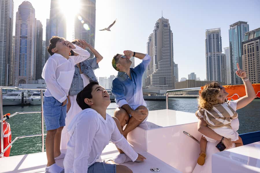 Dubai: Abra Boat Tour in Dubai Marina, Ain Dubai, JBR - Finding Gate 7 at Dubai Marina Harbour