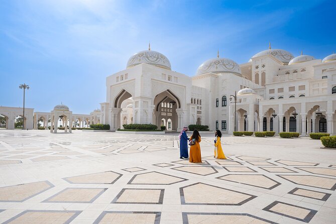 Dubai: Abu Dhabi Trip with Lunch at Al Khayma Heritage Restaurant - Sheikh Zayed Mosque: Start With the UAE’s Most Striking Building