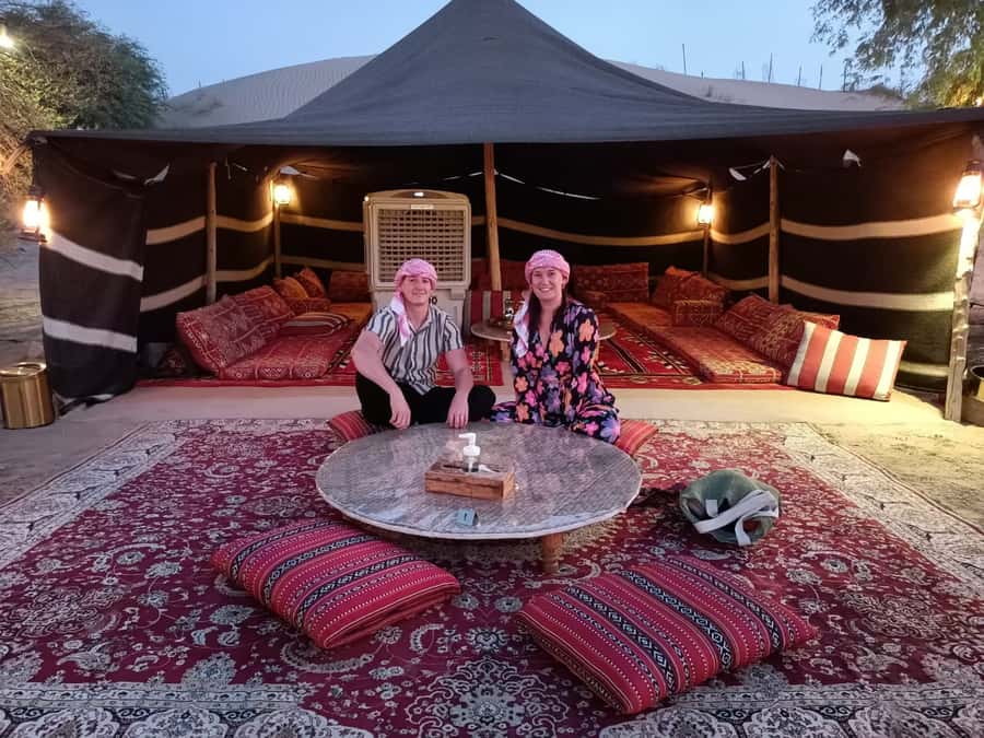 Dubai: Al Marmoom and Al Qudra Lakes Guided Tour with Dinner - Sunset back at Al Marmoom Reserve