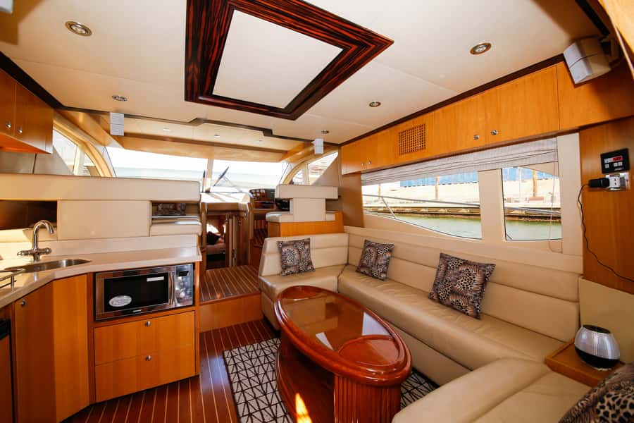 Dubai: Atlantis and Burj Al Arab Cruise on Luxury Yacht - What the crew adds to the experience