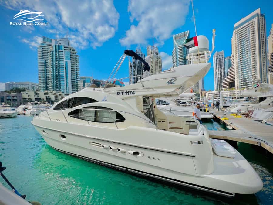Dubai: Azimut 42 Feet Private Luxury Yacht Cruise - What the $160 price really buys you
