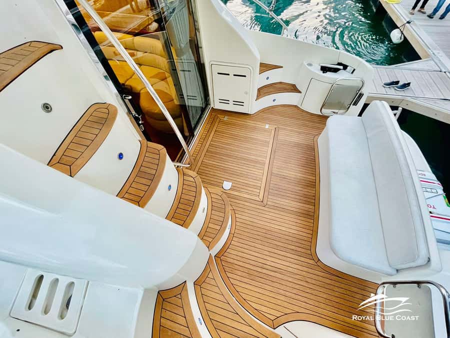 Dubai: Azimut 42 Feet Private Luxury Yacht Cruise - Food, music, and what to bring