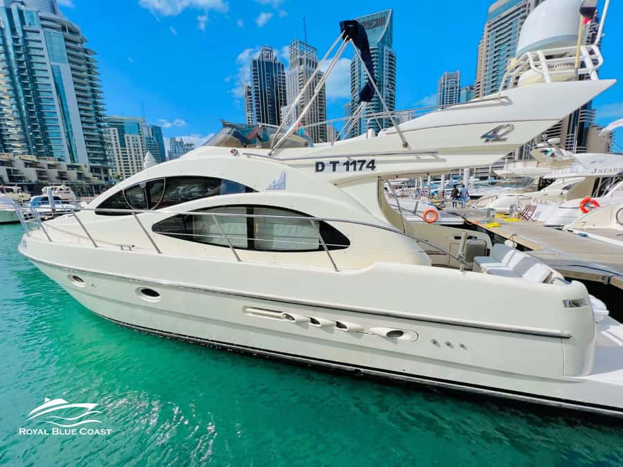 Dubai: Azimut 42 Feet Private Luxury Yacht Cruise - Meeting at Gate T in Dubai Marina