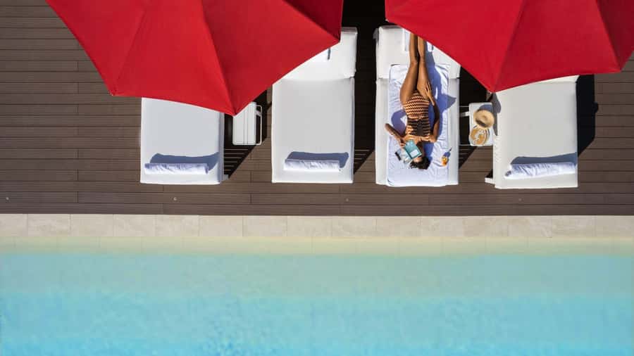 Dubai: Beach Day on the Palm with Skyline Views - How the atmosphere changes through the day