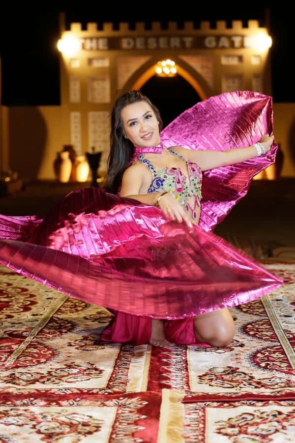 Dubai: Bedouin Camp, Dune Safari, Falcon Show & BBQ Dinner - Falconry in the open desert
